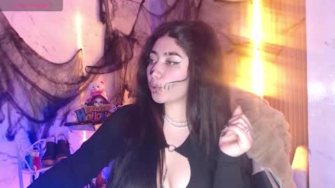 Snapshot of sophia_tf chatting on 10/25/25, 02:02 Sophia online show from 10/25/25, 02:02