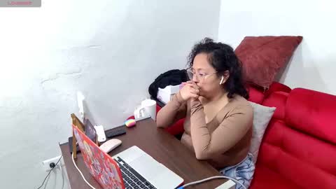 Snapshot of sophiaburton chatting on 10/02/25, 01:23 sophiaburton online show from 10/02/25, 01:23
