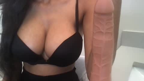 Sophia online show from 10/17/25, 03:14