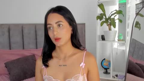 Snapshot of sophie_001 chatting on 09/12/25, 08:42  Sophie  online show from 09/12/25, 08:42