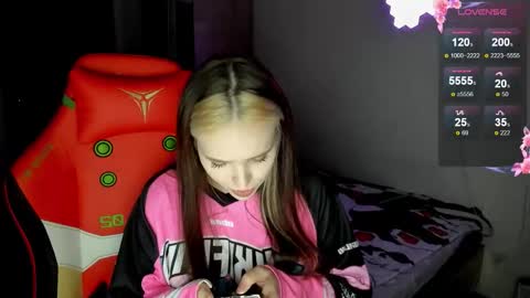 Snapshot of sophie__lambert chatting on 09/25/25, 10:02 sophie__lambert online show from 09/25/25, 10:02