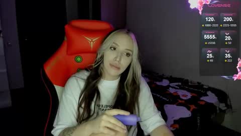 Snapshot of sophie__lambert chatting on 10/04/25, 04:49 sophie__lambert online show from 10/04/25, 04:49