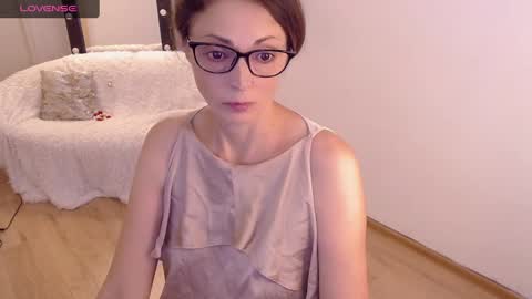 Snapshot of sophie_caring chatting on 01/12/25, 07:00 Sophie online show from 01/12/25, 07:00
