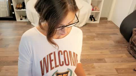 Snapshot of sophie_caring chatting on 09/27/25, 05:56 Sophie online show from 09/27/25, 05:56