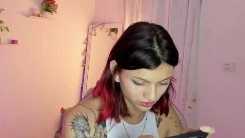 Snapshot of sophie_dolly_ chatting on 01/10/25, 04:44 sophie doll online show from 01/10/25, 04:44