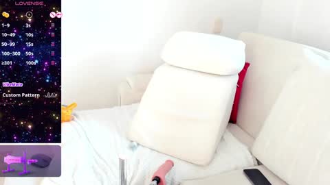 Snapshot of sophie_evanss_ chatting on 01/12/25, 09:40 online show from 01/12/25, 09:40