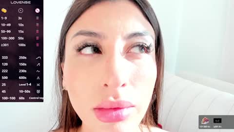Snapshot of sophie_evanss_ chatting on 01/21/25, 11:02 online show from 01/21/25, 11:02