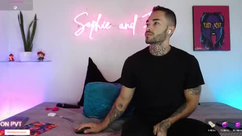 Snapshot of sophie_foxx chatting on 10/17/25, 01:46 SOPHIE - FOXX online show from 10/17/25, 01:46