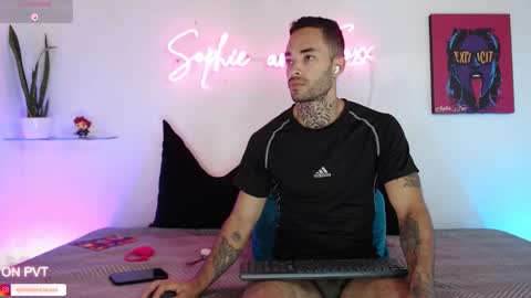 Snapshot of sophie_foxx chatting on 10/22/25, 01:44 SOPHIE - FOXX online show from 10/22/25, 01:44