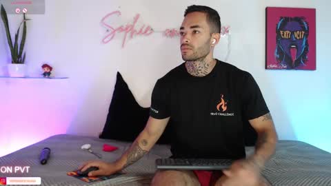 Snapshot of sophie_foxx chatting on 10/23/25, 01:54 SOPHIE - FOXX online show from 10/23/25, 01:54