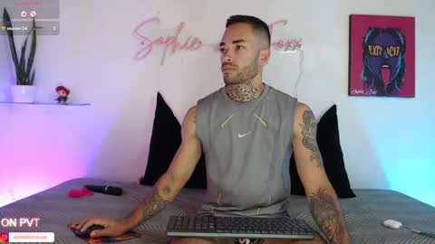 Snapshot of sophie_foxx chatting on 10/24/25, 02:02 SOPHIE - FOXX online show from 10/24/25, 02:02