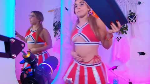  SOPHIE JANNER online show from 10/28/25, 08:18