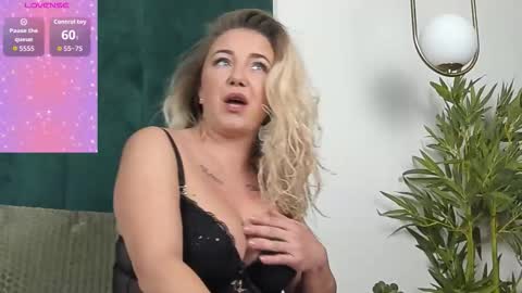 sophie_maeve online show from 10/15/25, 04:12