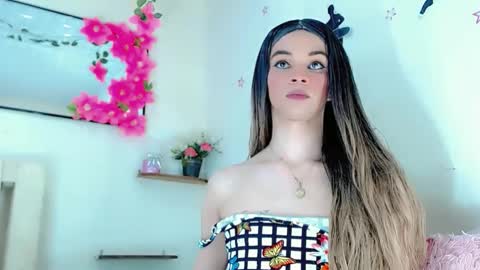 Snapshot of sophie_miaa chatting on 01/07/25, 05:09 sophie_miaa online show from 01/07/25, 05:09