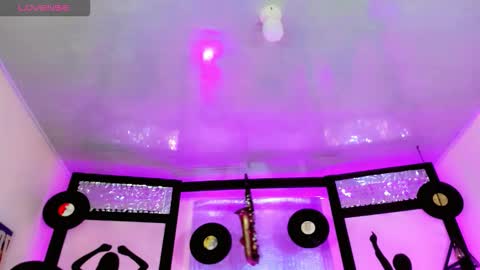 Snapshot of sophie_miaa chatting on 09/15/25, 11:43 sophie_miaa online show from 09/15/25, 11:43