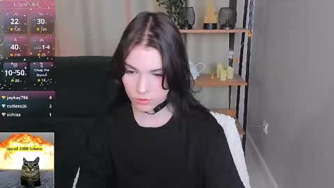 sophie_nomenal_ online show from 09/17/25, 09:27