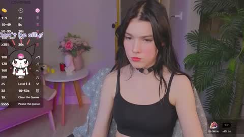 sophie_nomenal_ online show from 10/03/25, 09:56