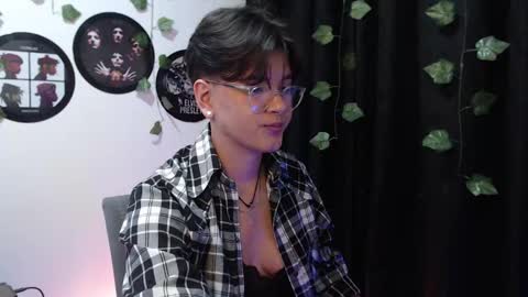 sophie_ross1 online show from 11/15/25, 12:08