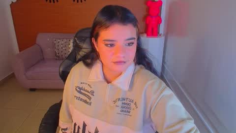 Snapshot of sophie_t_ chatting on 12/21/24, 11:11 Sofia online show from 12/21/24, 11:11