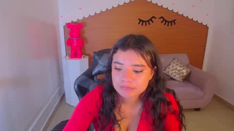 Snapshot of sophie_t_ chatting on 12/27/24, 10:59 Sofia online show from 12/27/24, 10:59