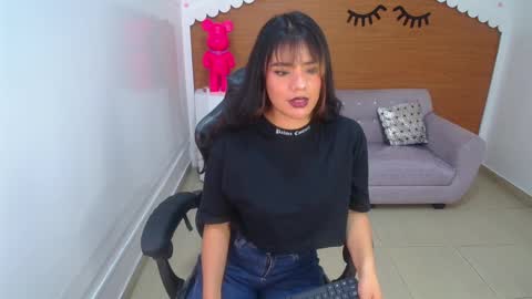 Snapshot of sophie_t_ chatting on 02/11/25, 10:39 Sofia online show from 02/11/25, 10:39