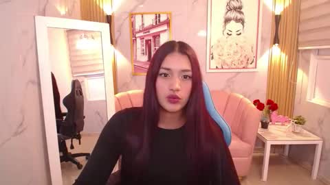 Snapshot of sophie_thomson_a chatting on 10/18/25, 08:20 Sophie Thomson online show from 10/18/25, 08:20