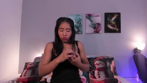 sophie_w1 online show from 11/12/25, 12:16