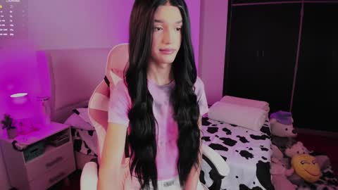 Snapshot of sophiecornett chatting on 10/31/25, 03:13 online show from 10/31/25, 03:13