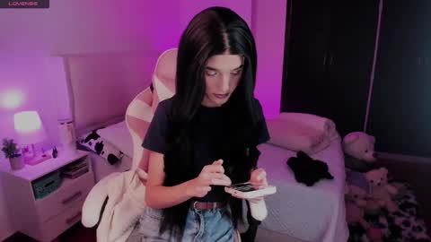 Snapshot of sophiecornett chatting on 11/13/25, 12:48 online show from 11/13/25, 12:48