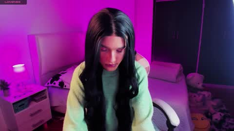 Snapshot of sophiecornett chatting on 11/25/25, 08:25 online show from 11/25/25, 08:25