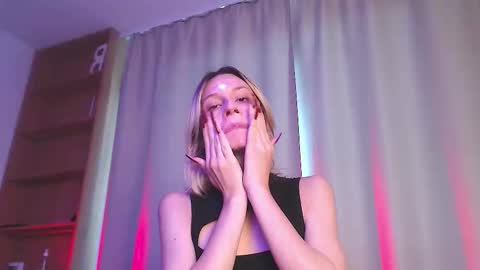 sophiediamond_x online show from 10/20/25, 01:44