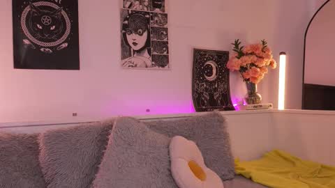 Snapshot of sophiee_art chatting on 10/20/25, 09:26 Sophiee online show from 10/20/25, 09:26