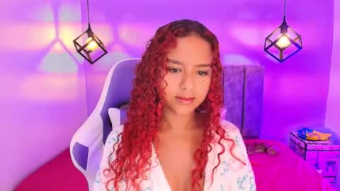 Snapshot of sophiee_velvet chatting on 09/27/25, 02:44 online show from 09/27/25, 02:44