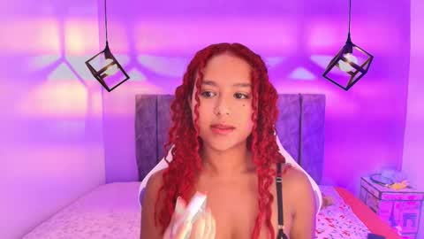 Snapshot of sophiee_velvet chatting on 10/01/25, 12:33 online show from 10/01/25, 12:33
