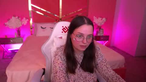 Snapshot of sophieedreams chatting on 09/13/25, 07:57 sophieedreams online show from 09/13/25, 07:57