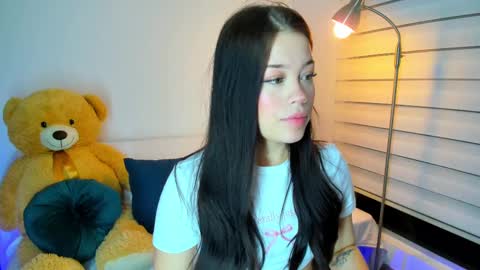 Snapshot of sophieee01 chatting on 02/12/25, 02:03 Sophie online show from 02/12/25, 02:03