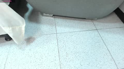 sophieharris__ online show from 12/28/24, 04:51