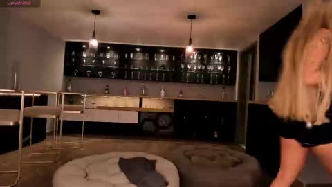 Sophie  Palmer online show from 02/15/25, 02:00