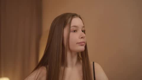 Sophie  Next stream  3 online show from 02/13/25, 05:01