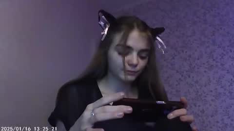 Snapshot of sophiesuvi chatting on 01/15/25, 03:07 Sophie and my bestie Mandy online show from 01/15/25, 03:07