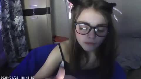 Snapshot of sophiesuvi chatting on 01/27/25, 08:28 Sophie and my bestie Mandy online show from 01/27/25, 08:28