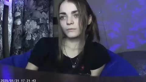 Snapshot of sophiesuvi chatting on 01/30/25, 07:04 Sophie and my bestie Mandy online show from 01/30/25, 07:04