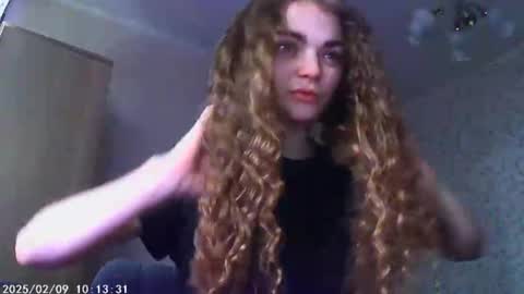 Snapshot of sophiesuvi chatting on 02/08/25, 11:55 Sophie and my bestie Mandy online show from 02/08/25, 11:55