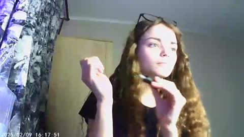 Snapshot of sophiesuvi chatting on 02/08/25, 06:01 Sophie and my bestie Mandy online show from 02/08/25, 06:01
