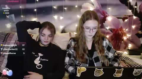 Snapshot of sophiesuvi chatting on 02/22/25, 01:13 Sophie and my bestie Mandy online show from 02/22/25, 01:13