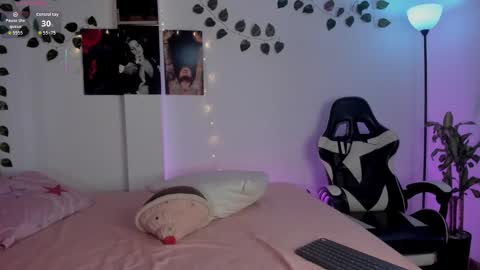 Sophie online show from 11/08/25, 07:12