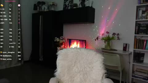 Snapshot of sophisticated_me chatting on 03/11/25, 12:00 Beatrice call me Bea online show from 03/11/25, 12:00