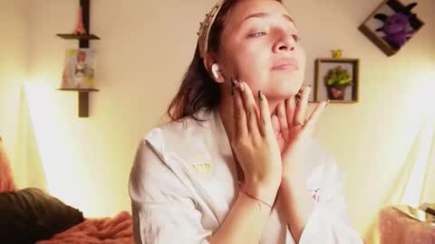 SOPHY ROGERS online show from 11/18/25, 11:58