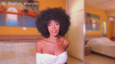 Snapshot of sophye_ebanov chatting on 10/31/25, 07:31 SEE U HERE OF online show from 10/31/25, 07:31