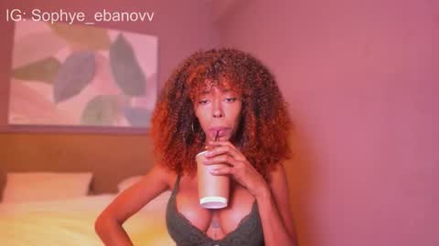 Snapshot of sophye_ebanov chatting on 11/11/25, 07:30 SEE U HERE OF online show from 11/11/25, 07:30